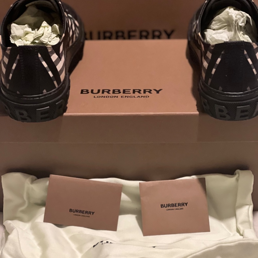 Burberry Sneakers - Picture 6 of 9